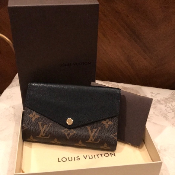 LV wallet - Picture 1 of 8